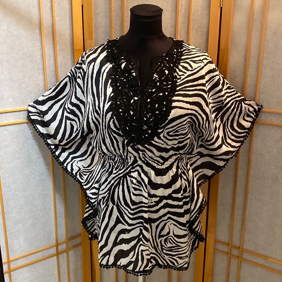 Dots Zebra Caftan Top - Picture 1 of 7